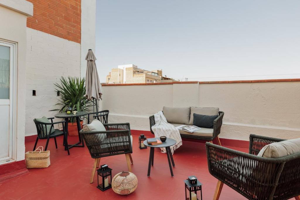 Balat - 2 bedrooms and terrace in Eixample Dreta, Barcelona