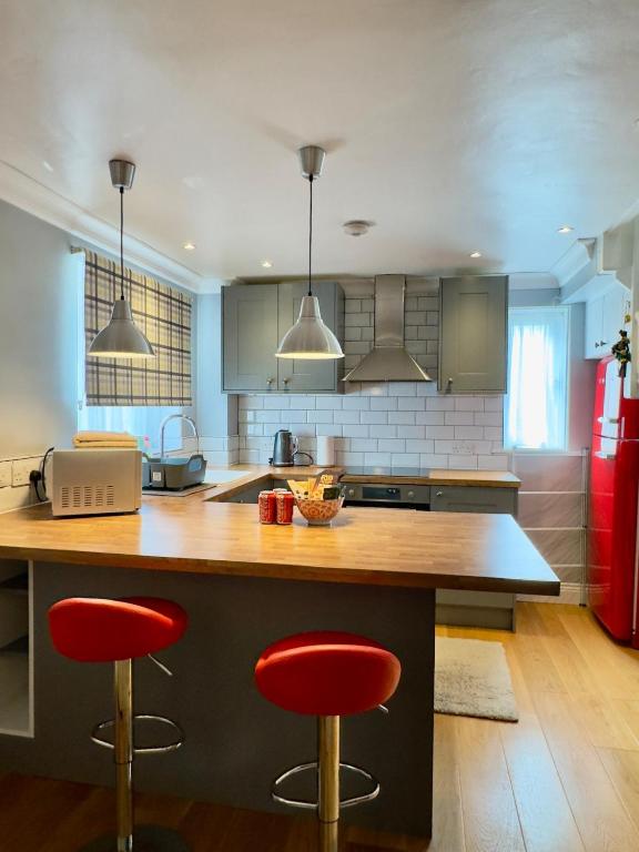 1BR London Home Near Heathrow, Cranford