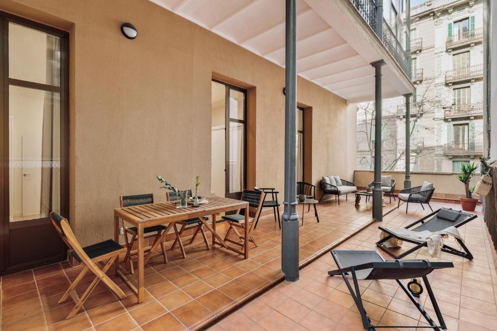 Hidiv - 3 bedrooms and terrace in Eixample Dreta, Barcelona