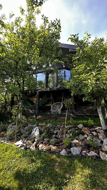 Казковий дім та Garden два будиночки в горах з чаном-джакузі, Slavske