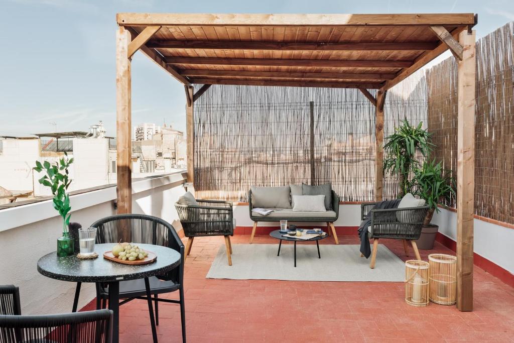 Isola - 1 bedroom and terrace in Eixample Dreta, Barcelona