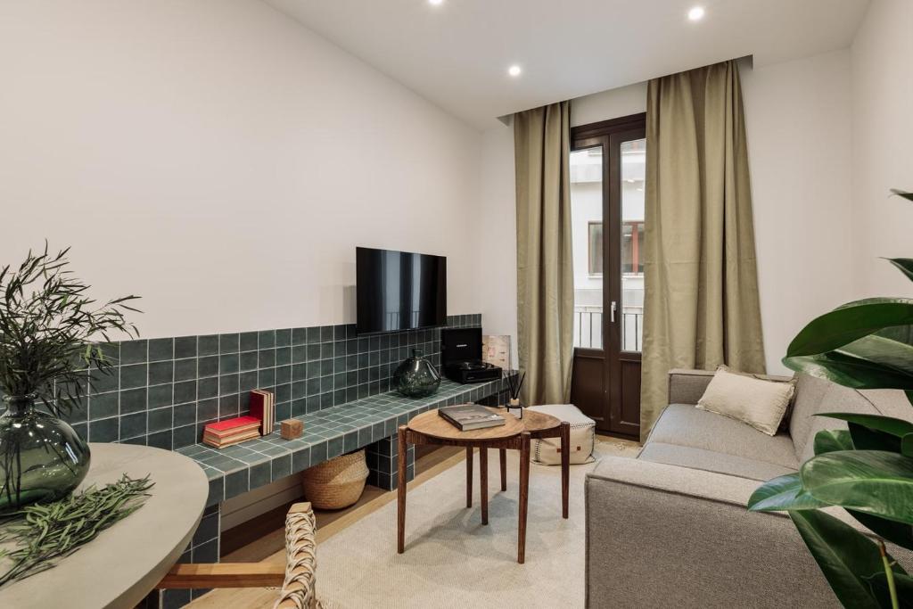 Cetara - 2 bedrooms, balcony and terrace in Ciutat Vella, Barcelona