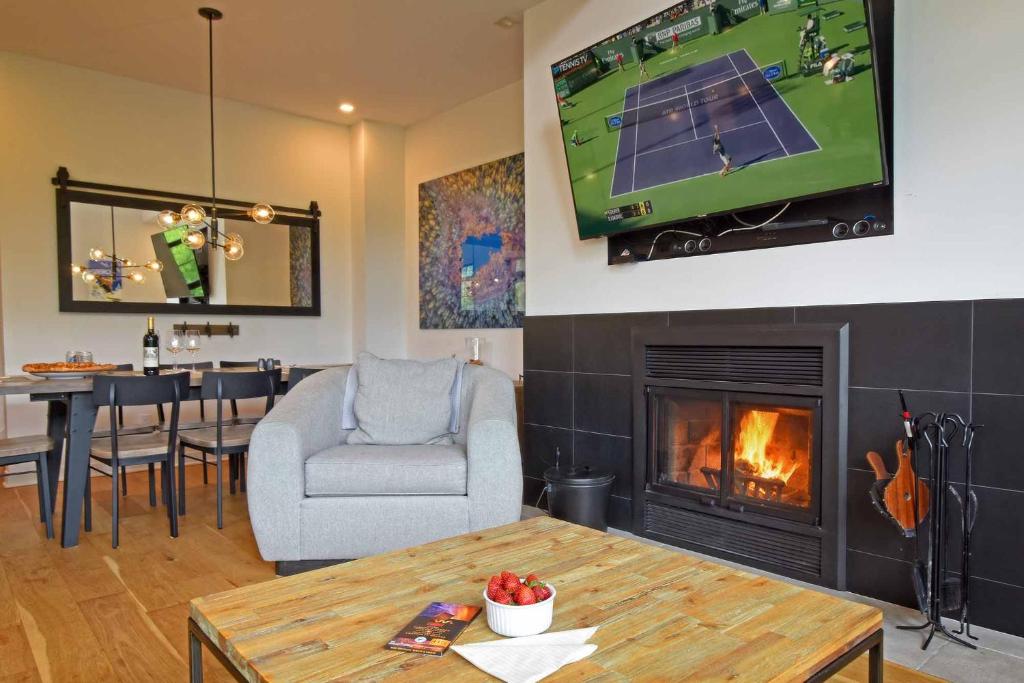 TREMBLANT-LES-EAUX 211-5 TLE E - Mont-Tremblant, Mont-Tremblant