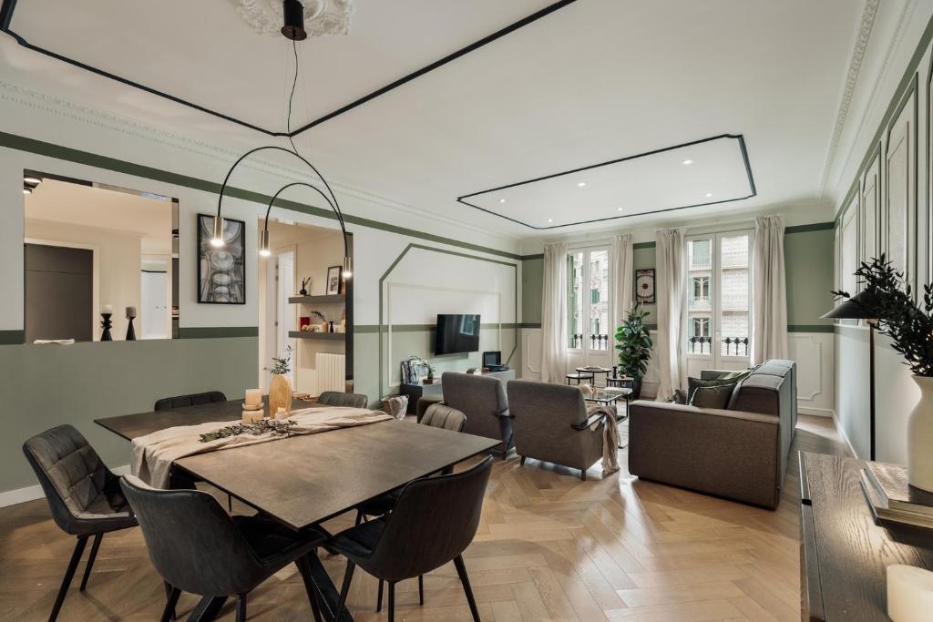 Mavi - 2 bedrooms and balcony in Eixample Dreta, Barcelona