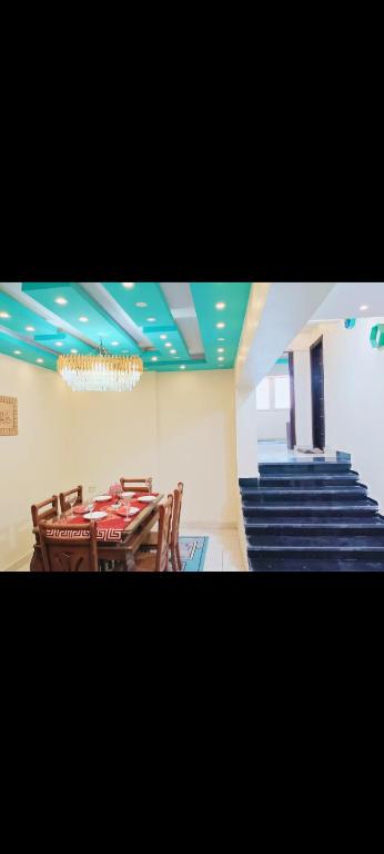 Nile of Happiness, Káhira