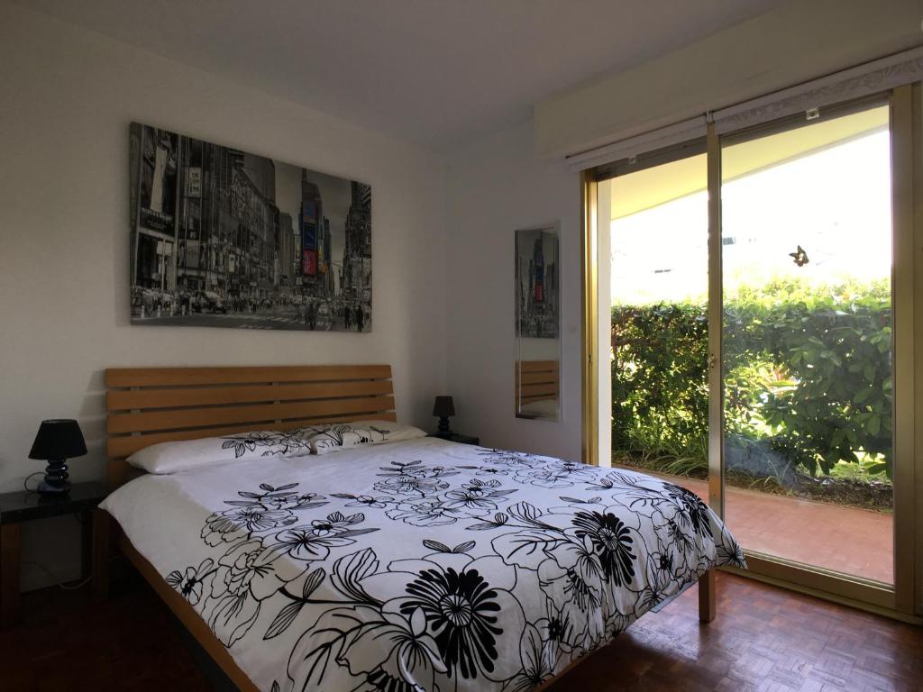 Spacious 3 bedroom apartment Great pool 5min to JLP beach Ideal for 2 families - 5