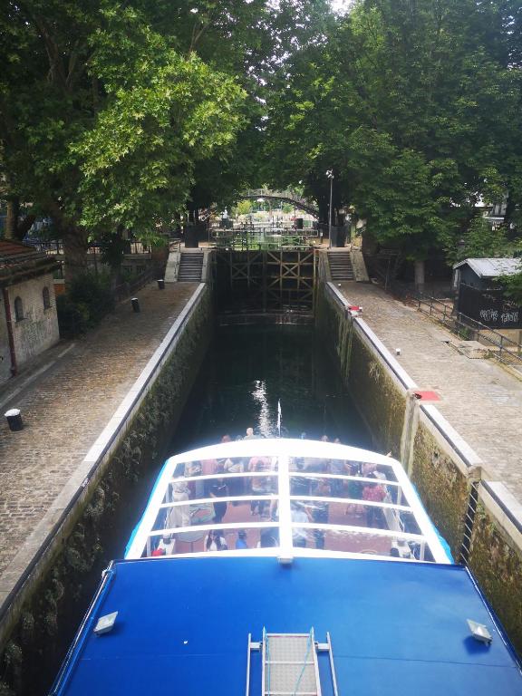 Grand studio Canal St Martin Paris 1 lit double 1pièce - 3