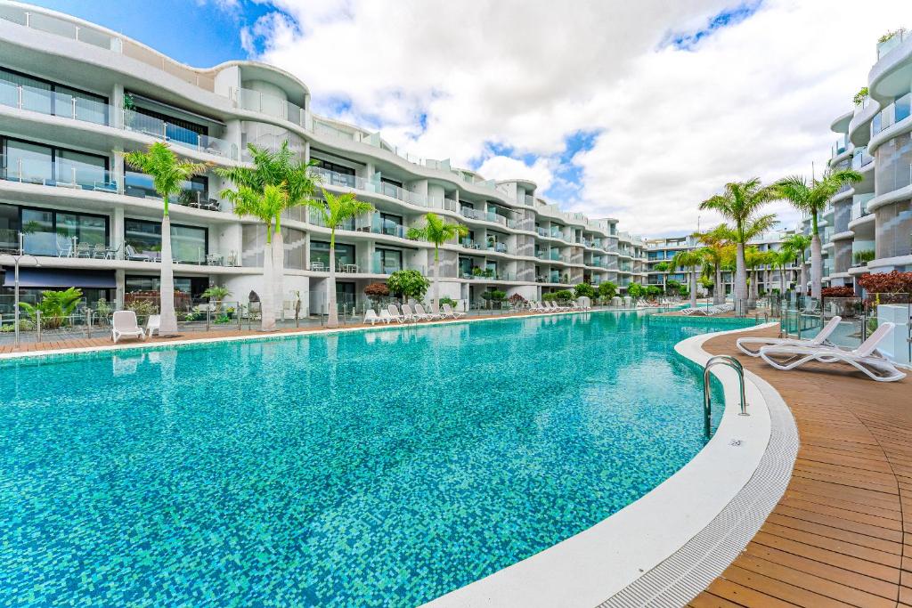 Exclusive Penthouse - 85m pool - private garage - 3 terraces - 1