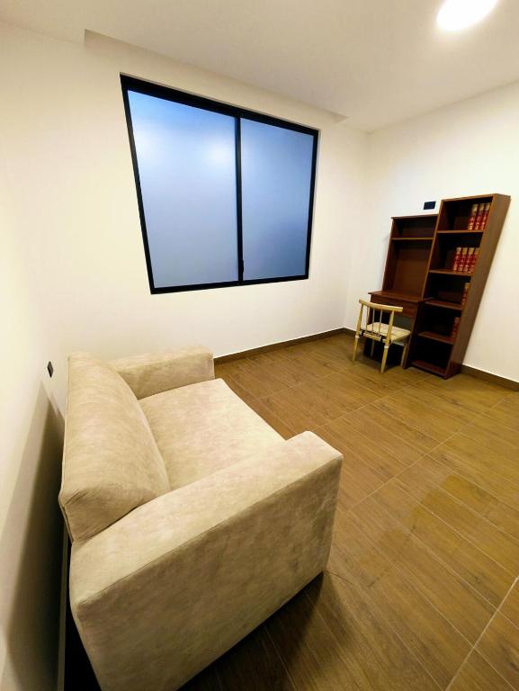 Full apartment, Centrally located and Comfortable - 4