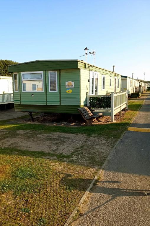 PD Wonderwall Caravan, Direct beach access & Beds made on arrival & GCH, Ingoldmells
