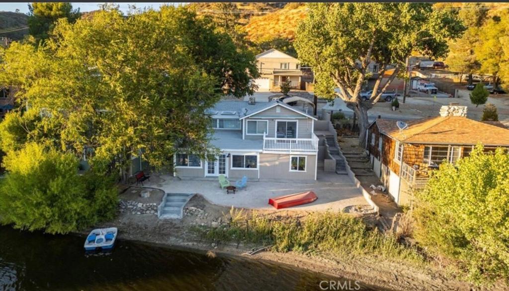 Serene Lakefront Escape in LA, Lake Hughes