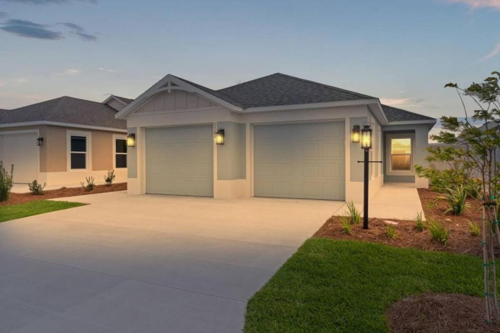 Golf Cart Pool Access Garage Parking, Wildwood