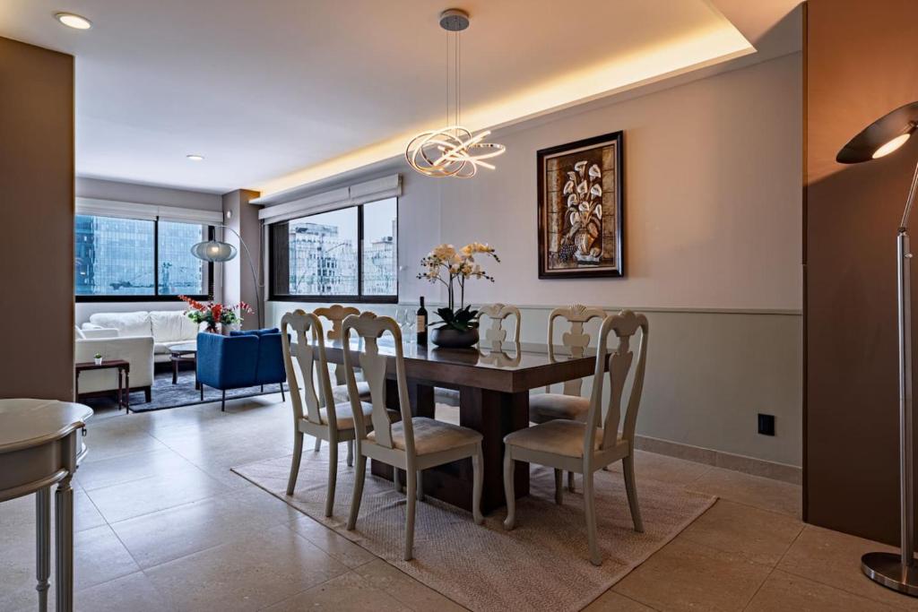 Stylish Apt with Pool and Gym - 2