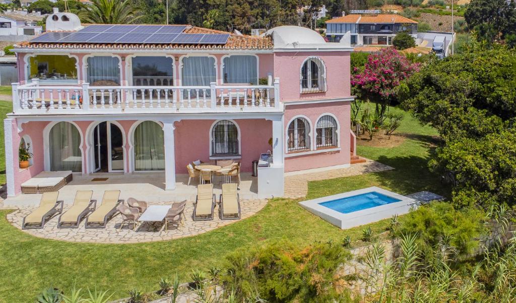 Cubo's Beachfront Villa Khayyam - 4