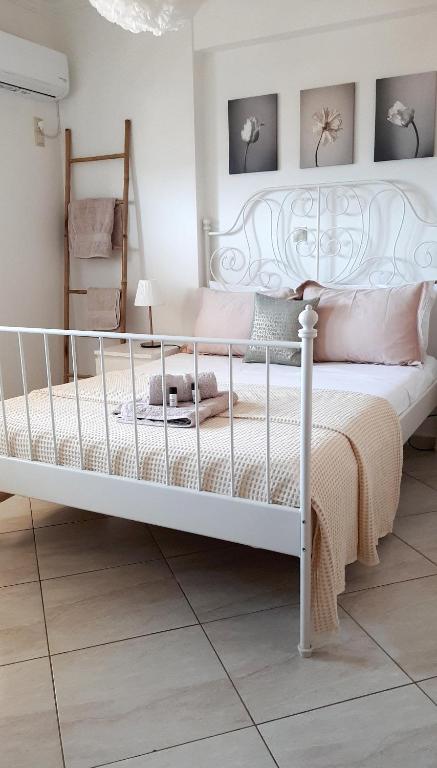 Skyline Vista - Sea View Apartment with Free Parking, Pireus