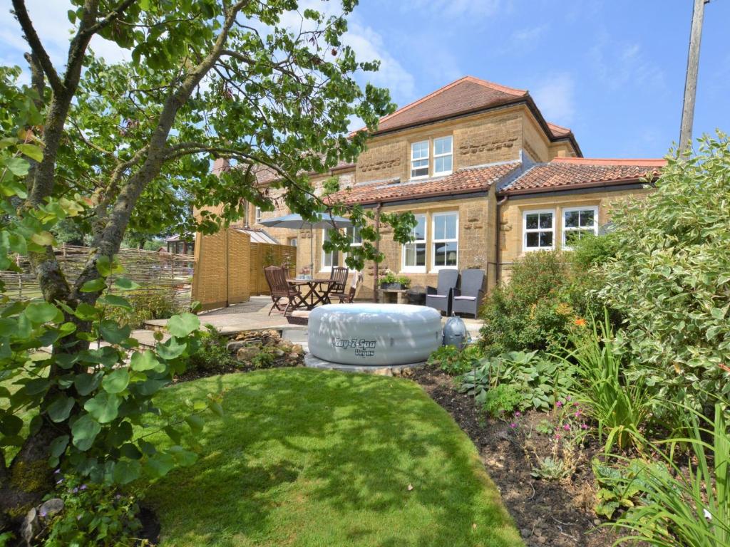 2 Bed in West Bay 59666, Long Bredy