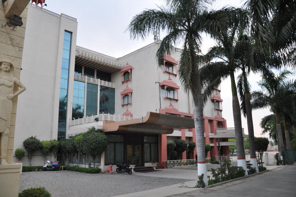 OYO 13279 Hotel Jabali Palace in Jabalpur, India 10 reviews, price