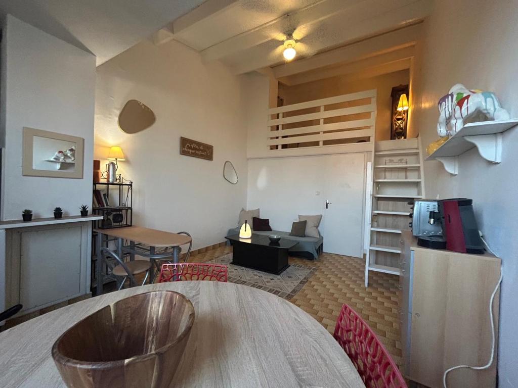 Sort tes tongs !!, Cap d'Agde