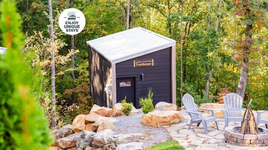 The Atlas Cedar Treehouse at Treetop Escapes, Wildwood