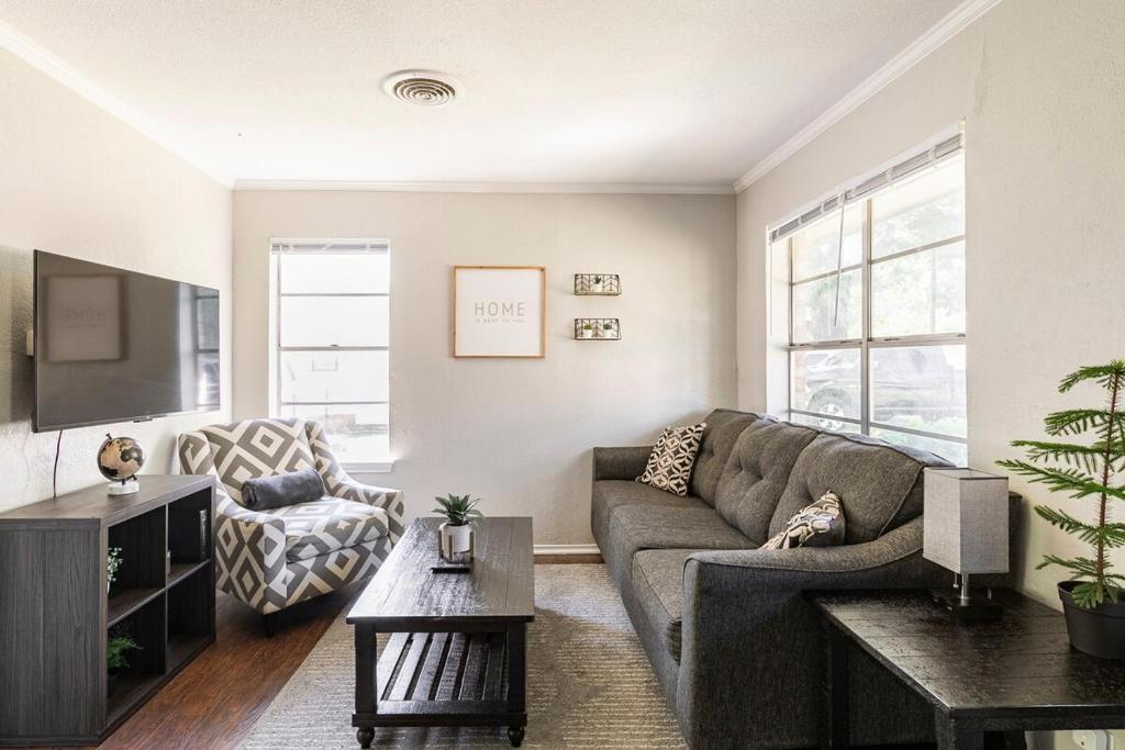 Whitesboros Hidden Gem Cozy Downtown Haven, Whitesboro