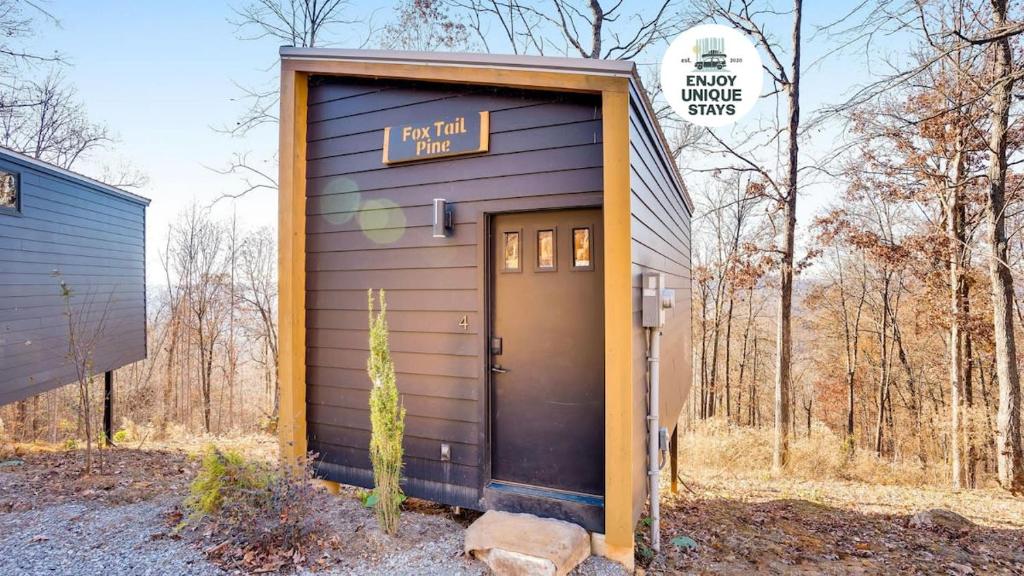 The Fox Tail Pine Treehouse at Treetop Escapes, Wildwood