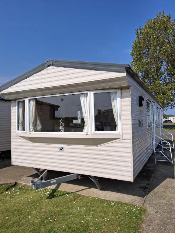 Wonderful 6 Berth Caravan In Norfolk At Heacham Beach, Ref 21012E, Heacham