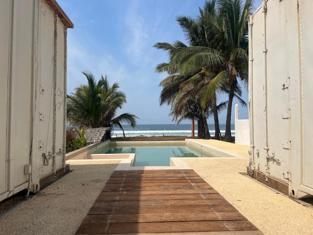 Over Seas, Barra de Potosi