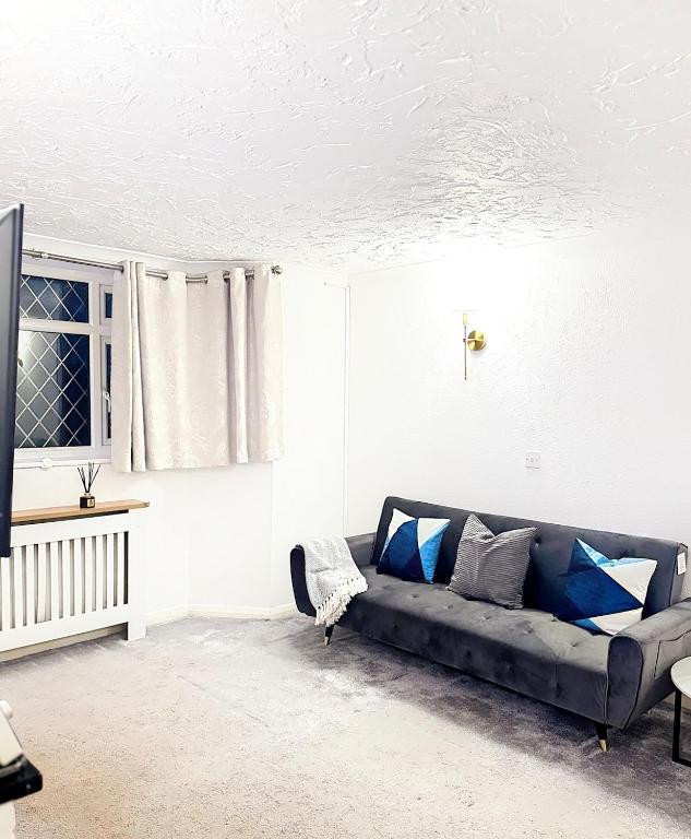 Cottage Mew for Contractors and Family Stays Near Bromley - Free Parking & WIFI, Bickley