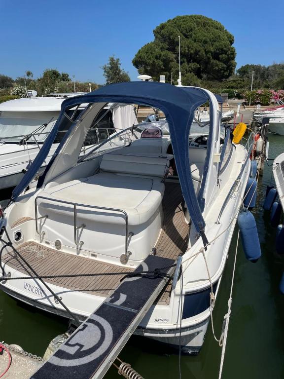 HEBERGEMENT INSOLITE SUR UN BATEAU À QUAI - 5