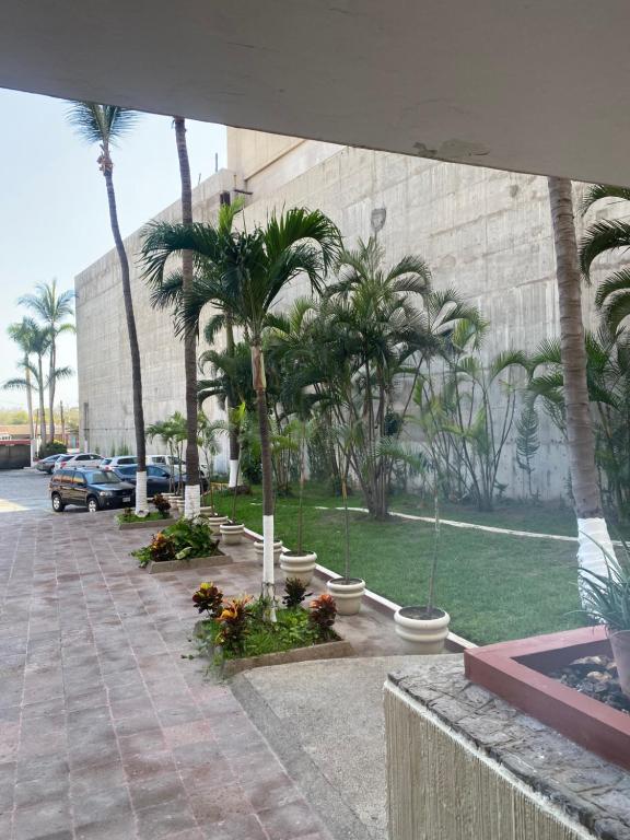 Departamento en Mazatlan zona dorada a PIE DE PLAYA - 3