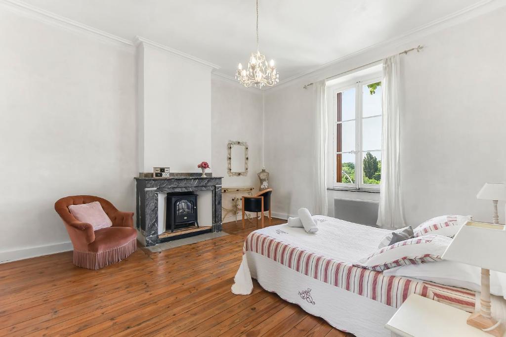 Les Bellevue Cité "3 Apartments, 1 with Garden & Private Parking, Aircon, WiFi, Free Public Car Park, 1 km from Cité" - 4