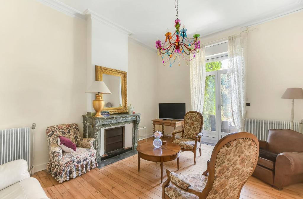 Les Bellevue Cité "3 Apartments, 1 with Garden & Private Parking, Aircon, WiFi, Free Public Car Park, 1 km from Cité" - 3