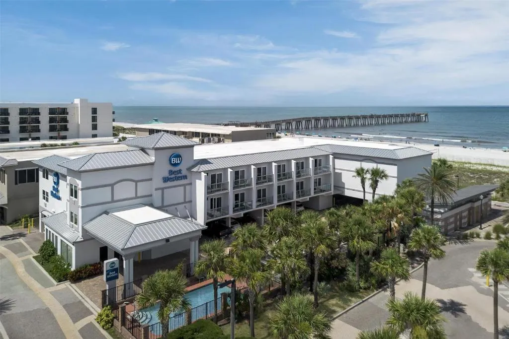 贝斯特韦斯特海滨杰克逊维尔海滩酒店，位于杰克逊维尔海滩的酒店