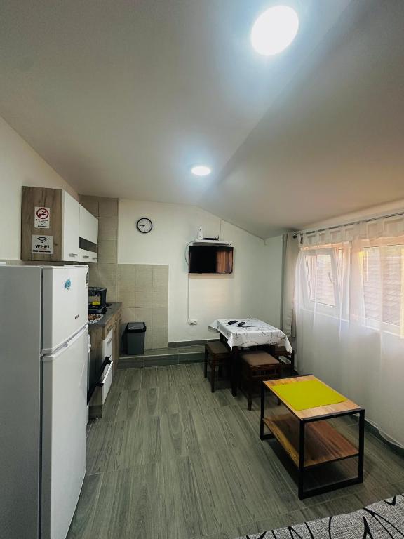 Uros Apartments - 3