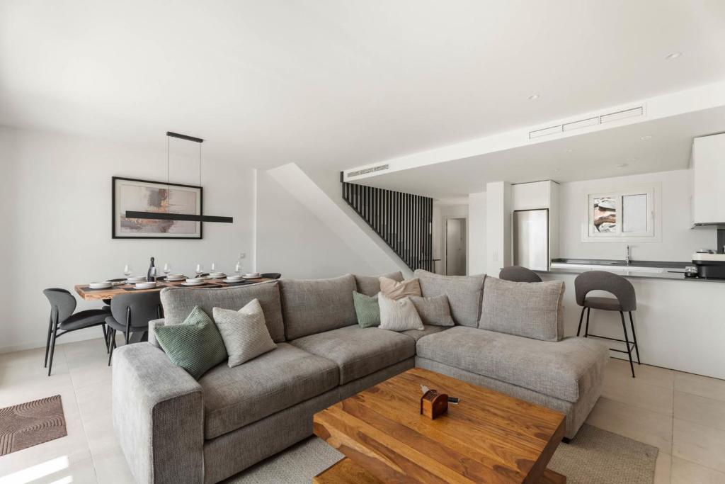 Modern 4-Bedroom Townhouse in Cala Serena Village Walk to the Beach Golf - 4