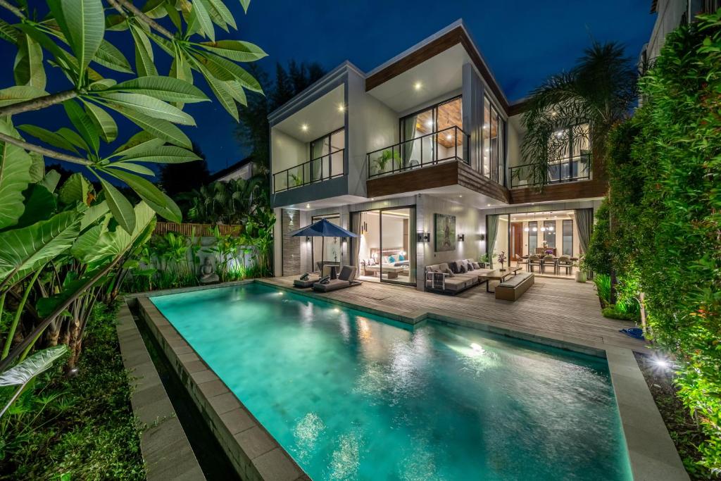 Tropical Escape in Berawa - Brand New 4BR Villa with Lush Garden and Pool, Dalung