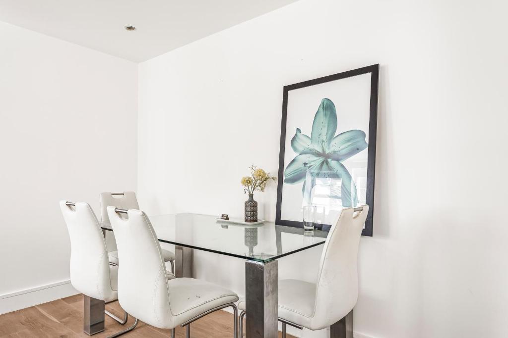 Walpole Court, Ealing