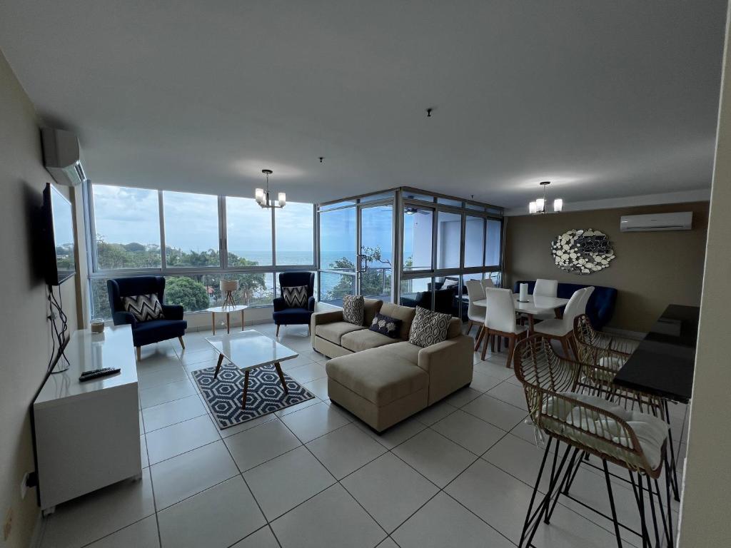 Oceanfront in Coronado Bay, Las Lajas