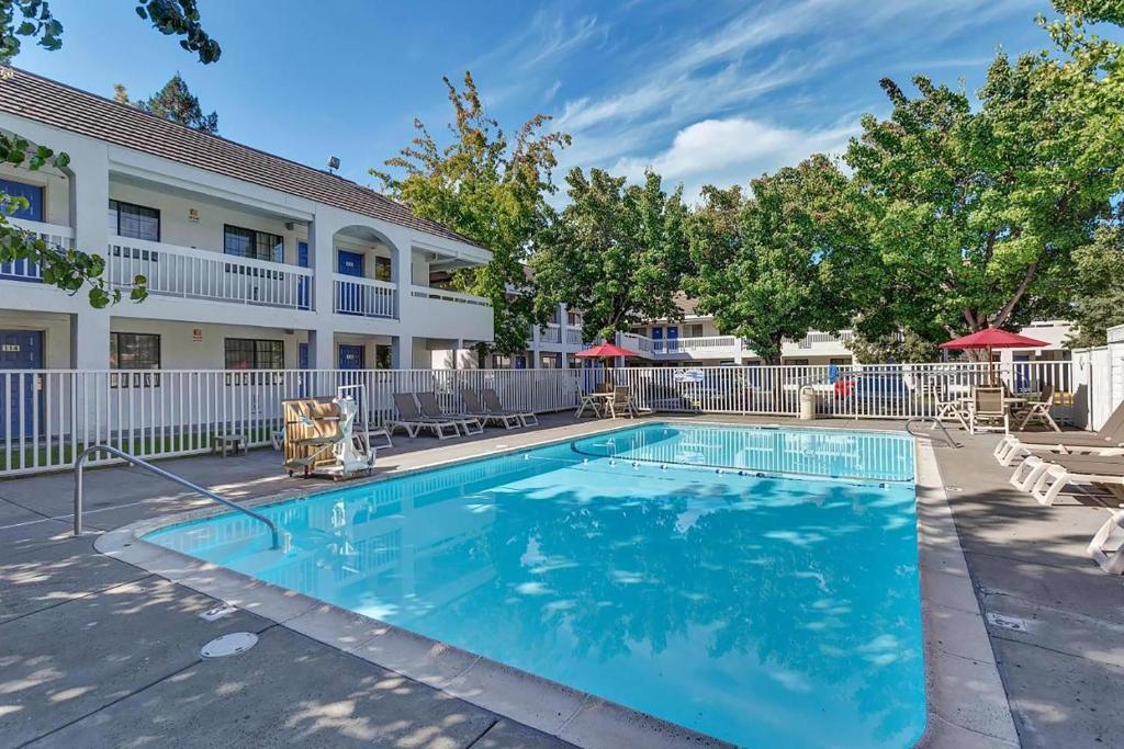 Super 8 by Wyndham Santa Rosa North, Santa Rosa