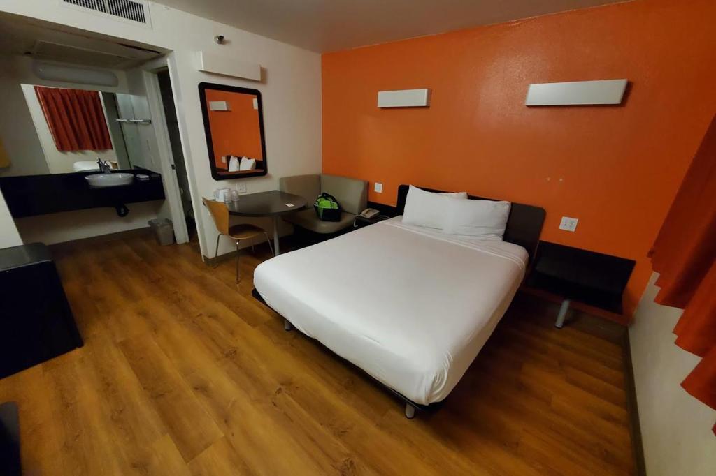 Super 8 by Wyndham Petaluma, Petaluma