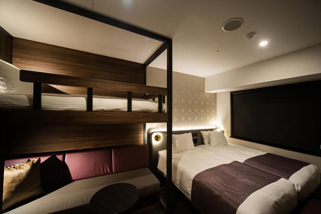 Hotel Room 5