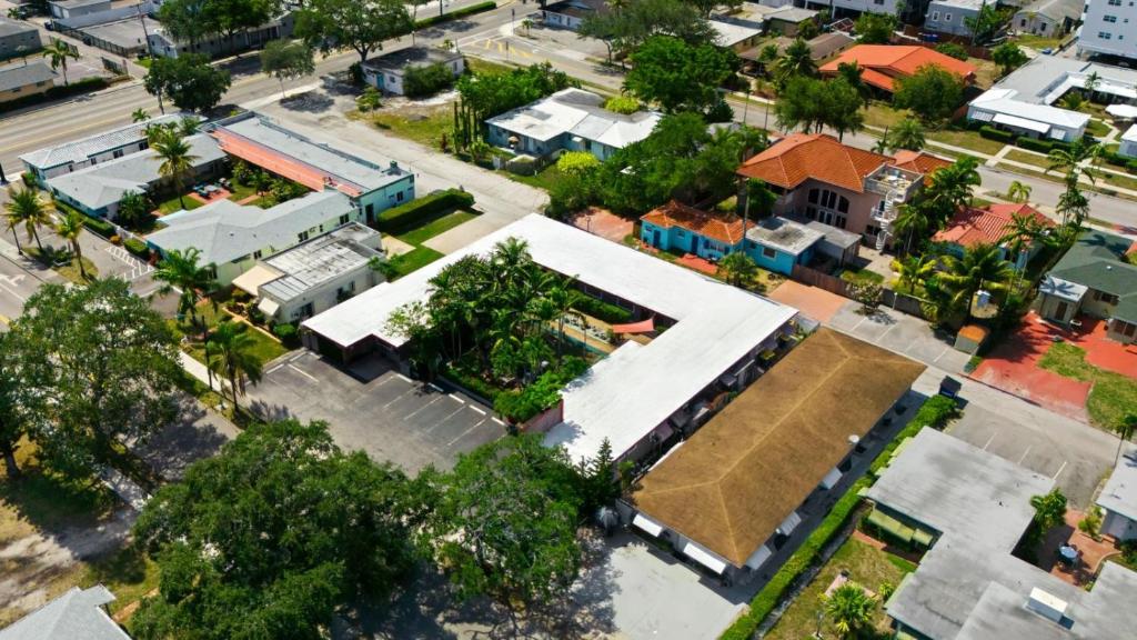 Charming 1BR Hollywood Apt – Sleeps 4, Hollywood