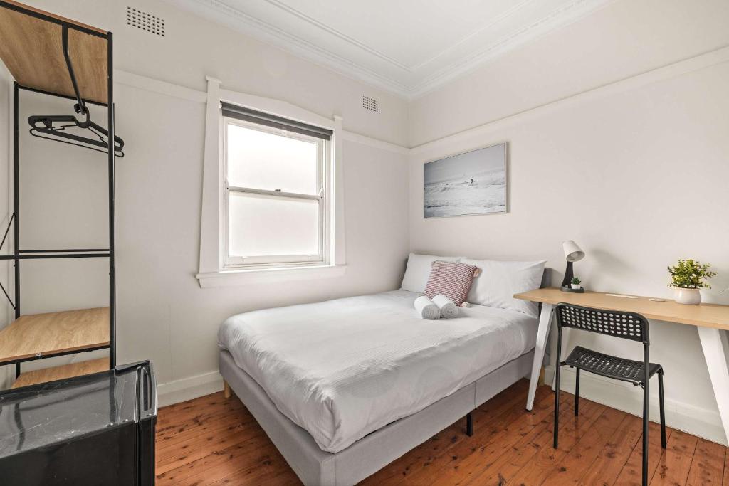 Inviting Double Room - A Peaceful Budget Stay in Padstow - Shared Bathroom, Padstow