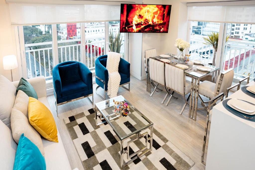 Modern 3BR 2BA Apt with Parking Steps from Kennedy Park, Trendy Cafés & Best Restaurants, Lima