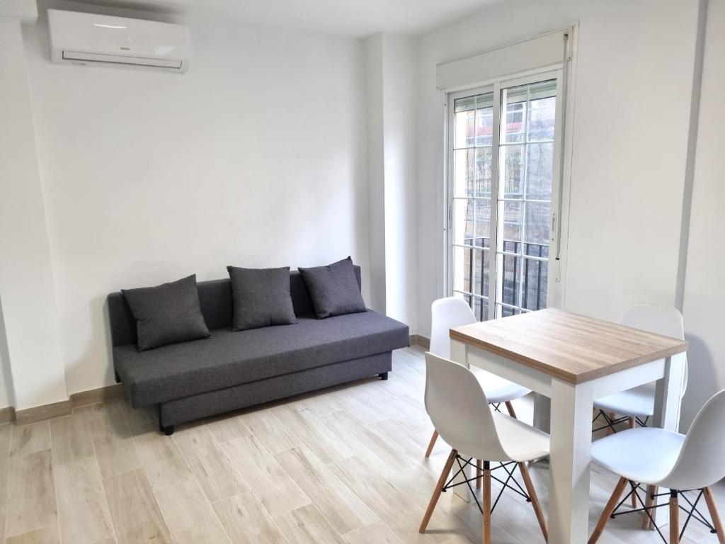 Aljaima II City Center and Beach Apartment - 4