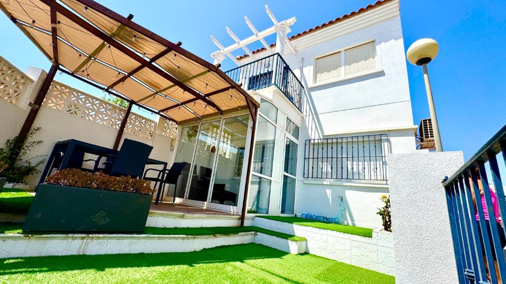 AP10 Vista Bahia 2 Piscina Jardin y Solarium - 1