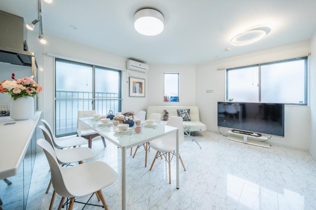 QiQi House Tokyo まるごと新築一軒家宿 Spacious New Home, 8 Guests, Easy Airport & Disney Access