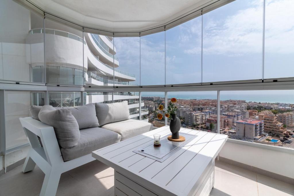Moderno apartamento con 2 terrazas en Gran Canet by Global Vacacional - 2