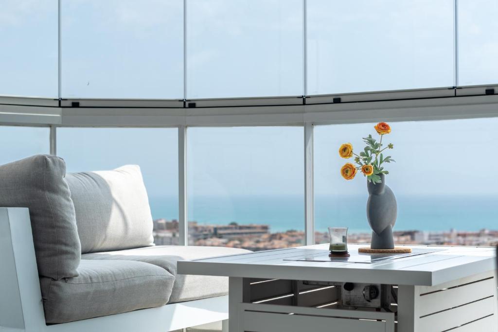 Moderno apartamento con 2 terrazas en Gran Canet by Global Vacacional - 3