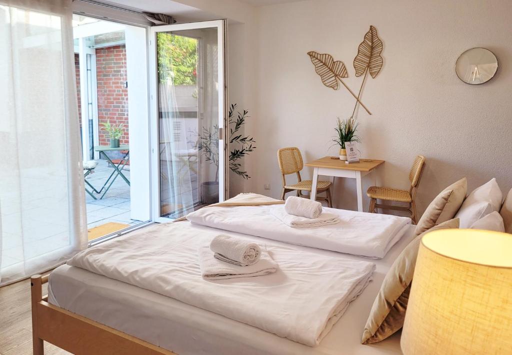 Moderner Ankerplatz mit Terrasse direkt am Hafen Momentic, Neustadt in Holstein